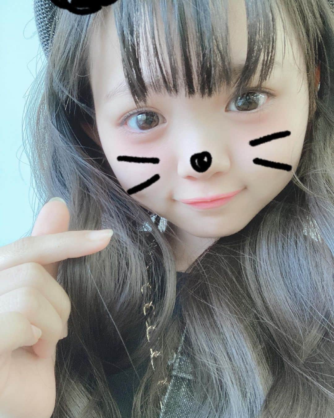 ニコ☆プチのインスタグラム：「🌱🤍  ふぅことフタバの自撮りどーん🤳✨ 着まわし撮影のあいまに撮ってもらいました👌🏻🪞  #着まわしで使ってないカットを大放出📸 #小松崎ふたば  #snow」