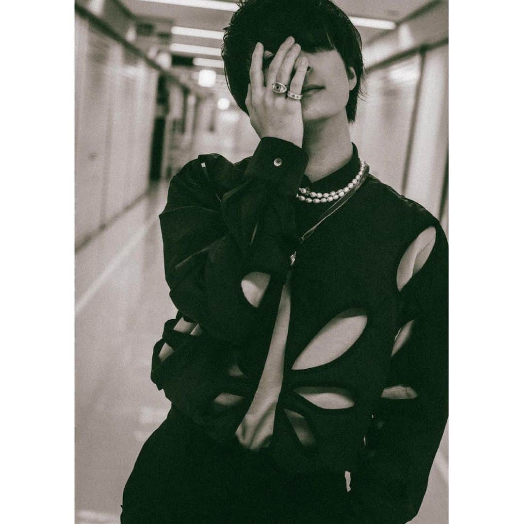 和田颯のインスタグラム：「. photographer/takuya nagamine @takuya_nagamine  hair＆make-up/mariko sasaki  stylist/masayo morikawa @winksuruze   shirt&pants/POST ARCHIVE FACTION T-shirt/SHINYAKOZUKA thanks/ @________gr8 / @matt.tokyo」