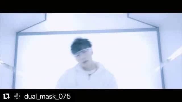 T-CHUのインスタグラム：「. アルバム"ZERO DARK THIRTY"から  My Badのビデオ公開しました🔥 すっごい好きです！  YouTube飛んで見てください〜  #Repost @dual_mask_075 with @make_repost ・・・ 🔥NEW MV🔥  DUAL MASK "My Bad" OUT NOW🎥  Directed by @ij_sandiego  Sound prod by @uni_qreatives   DUAL MASK - My Bad (Official Music Video) https://youtu.be/4tPygHSxRFk  #dualmask」
