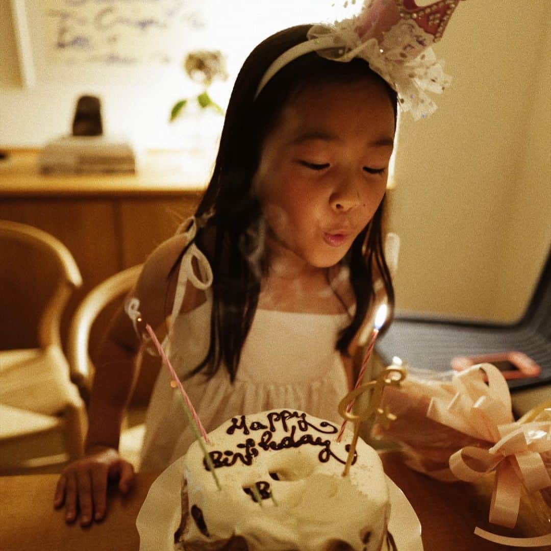 正中雅子さんのインスタグラム写真 - (正中雅子Instagram)「🎂  8歳のお誕生日娘のやりたいこと  ❶アメ村の有名なYouTuberさんがやってる「ベビタッピ🥤」のお店に行ってタピオカと竜巻ポテトたべる  ❷フィッシュセラピー🐟したい♨️  言うこと可愛いような、アメ村いきたいとかティーンに近づいてるような。。そんな1日でした☺️  家では何食べたい？と聞くと たこ焼きパーティー🐙  というのでリクエストに答えてたこ焼き♡  夜は、みんなでマリオパーティー🎮  でした♡」7月4日 22時09分 - masacoshonaka
