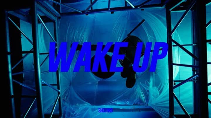 ショウタロウ（大﨑将太郎）のインスタグラム：「WAKE UP🌙 Dance Movie Please check full ver on NCT Official YouTube↓  https://youtu.be/yroA9rq_QKo  Choreo by me& @badalee__   #SHOTARO #NCT #DANCE #DancebySHOTAROofNCT」