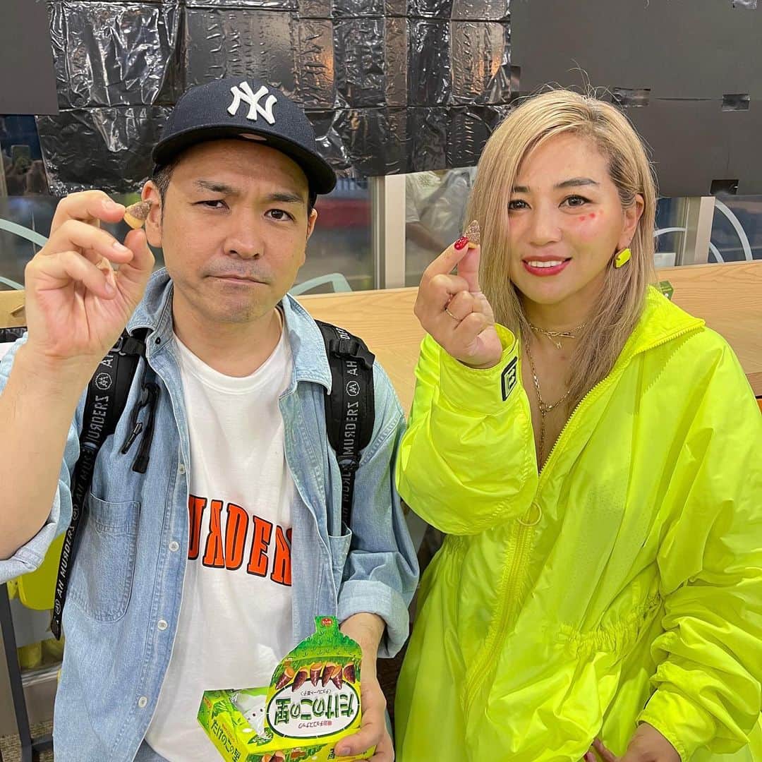 MINMIのインスタグラム：「野外最高⭐️雨でもVIBES満タン🔥奥伊吹zumzumfesありがとう!明日は夜9時半 @redspider_jr がゲストのインスタライブ♪お楽しみに！」