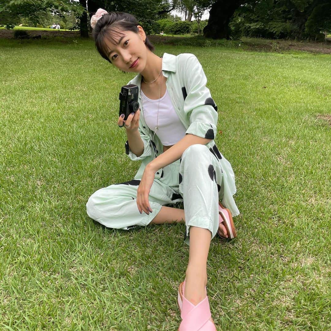 武田玲奈さんのインスタグラム写真 - (武田玲奈Instagram)「芝生すき。  @clergerie #clergerie」7月4日 23時56分 - rena_takeda