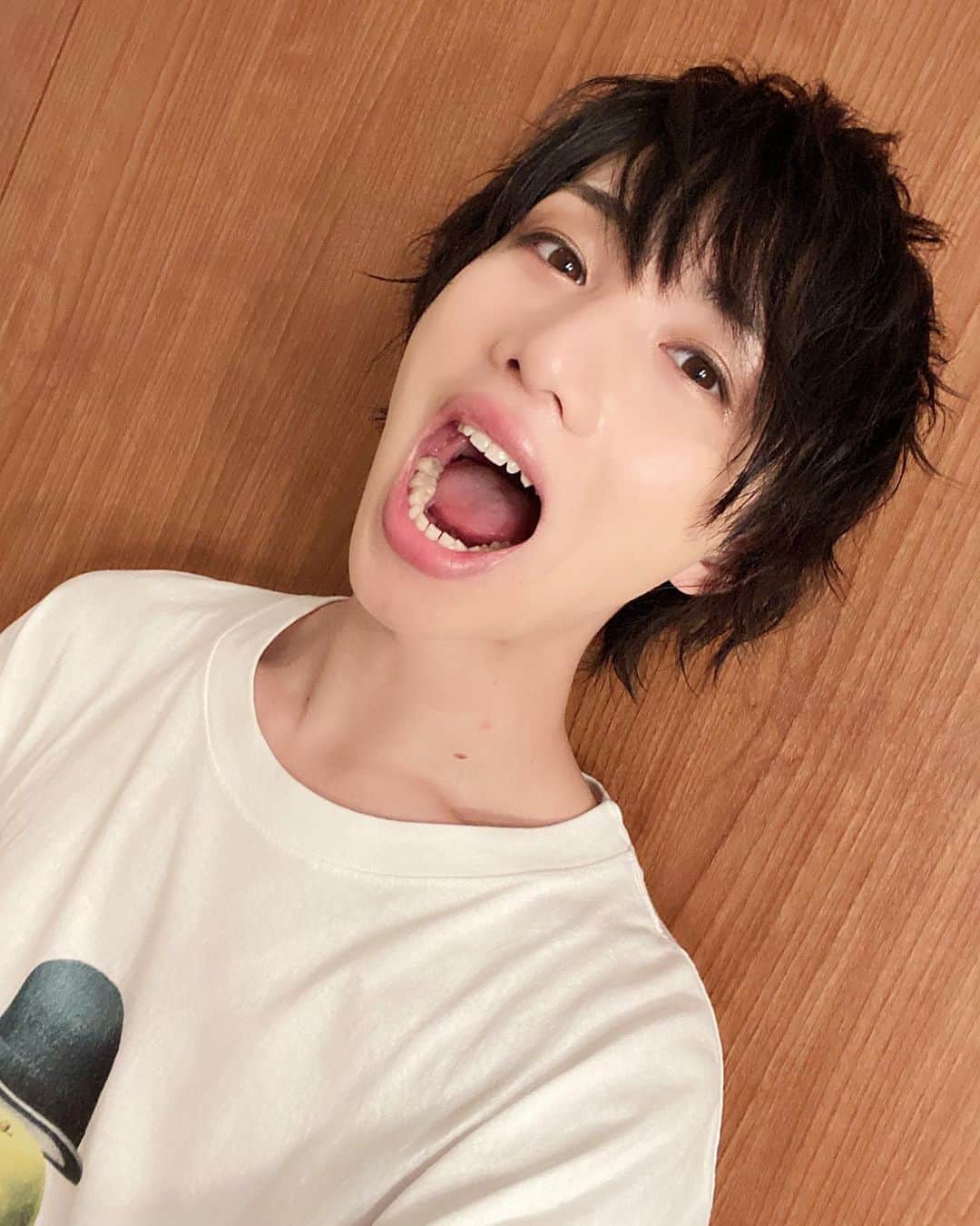 のインスタグラム：「If you laugh, I laugh too  goodnight.  #植田圭輔」