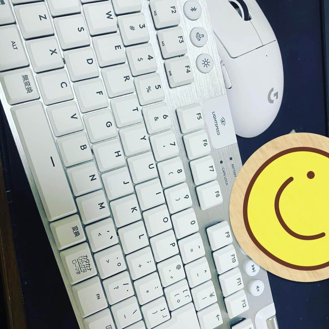 そらるさんのインスタグラム写真 - (そらるInstagram)「おはおま　自撮りと最近買ったキーボードとマウス　白くて可愛い」7月5日 7時48分 - soraru_official
