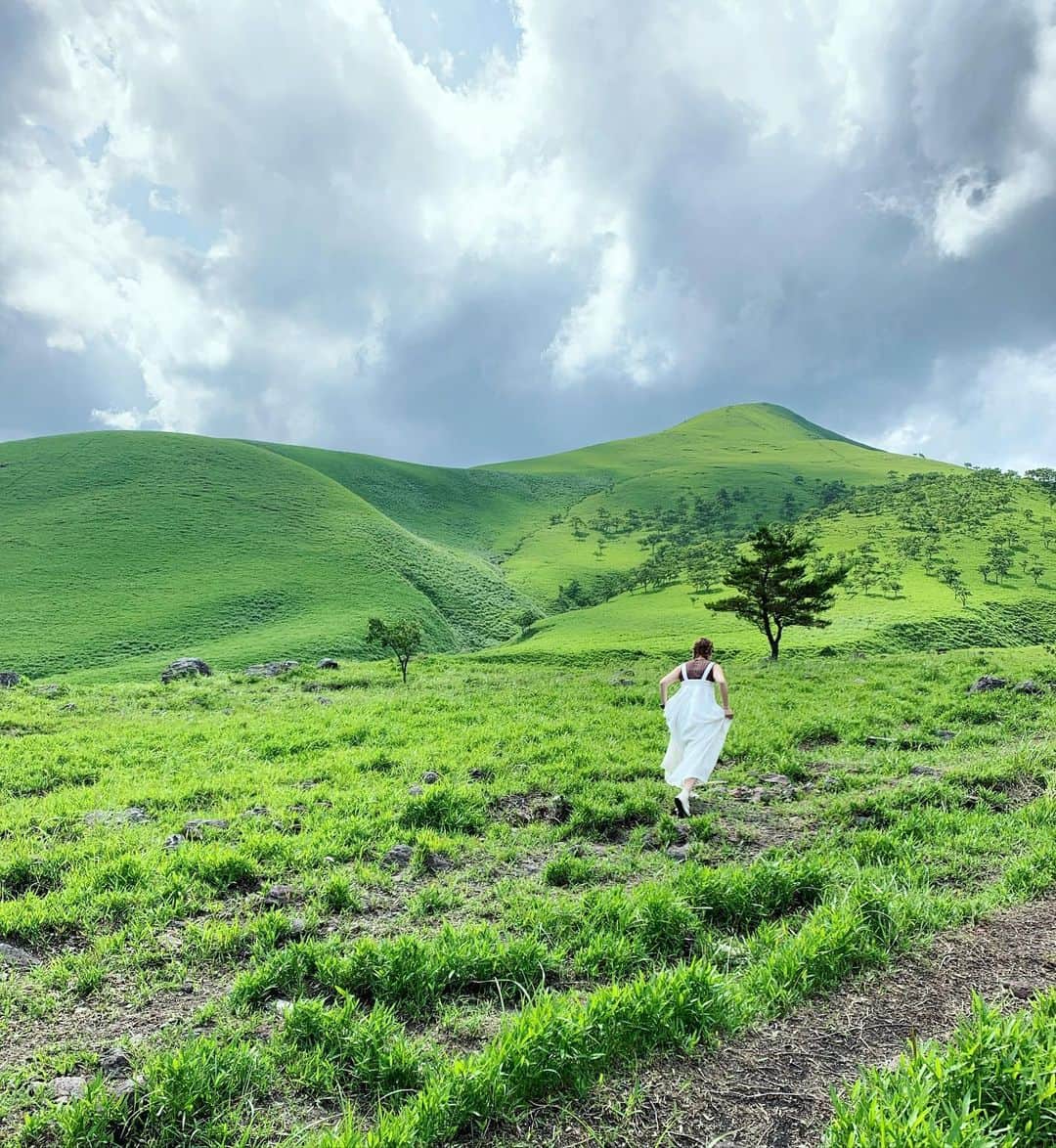 YU-U（工藤由布）のインスタグラム：「🗣お知らせ📣 ナント🗯明日7/6(tue)関西テレビ📺にちょろっと出演します🙋🏼‍♀️🚩(生放送なの🤦🏼‍♀️) 14:45〜の番組『スローでイージーなルーティンで』です☺️ 関西エリアにお住まいの方、観てくれたら嬉しいなぁ🥰 ※関西エリアのみの放送です🙇🏼‍♀️ ・・・ @0245slow_easy_routine ・・・ #昨日のストーリーズにたくさんのメッセージありがとうございます #みんな観てね💁🏼‍♀️ #写真は関係ないのだ #旅行行きたいなぁと思って写真遡ったのだ」