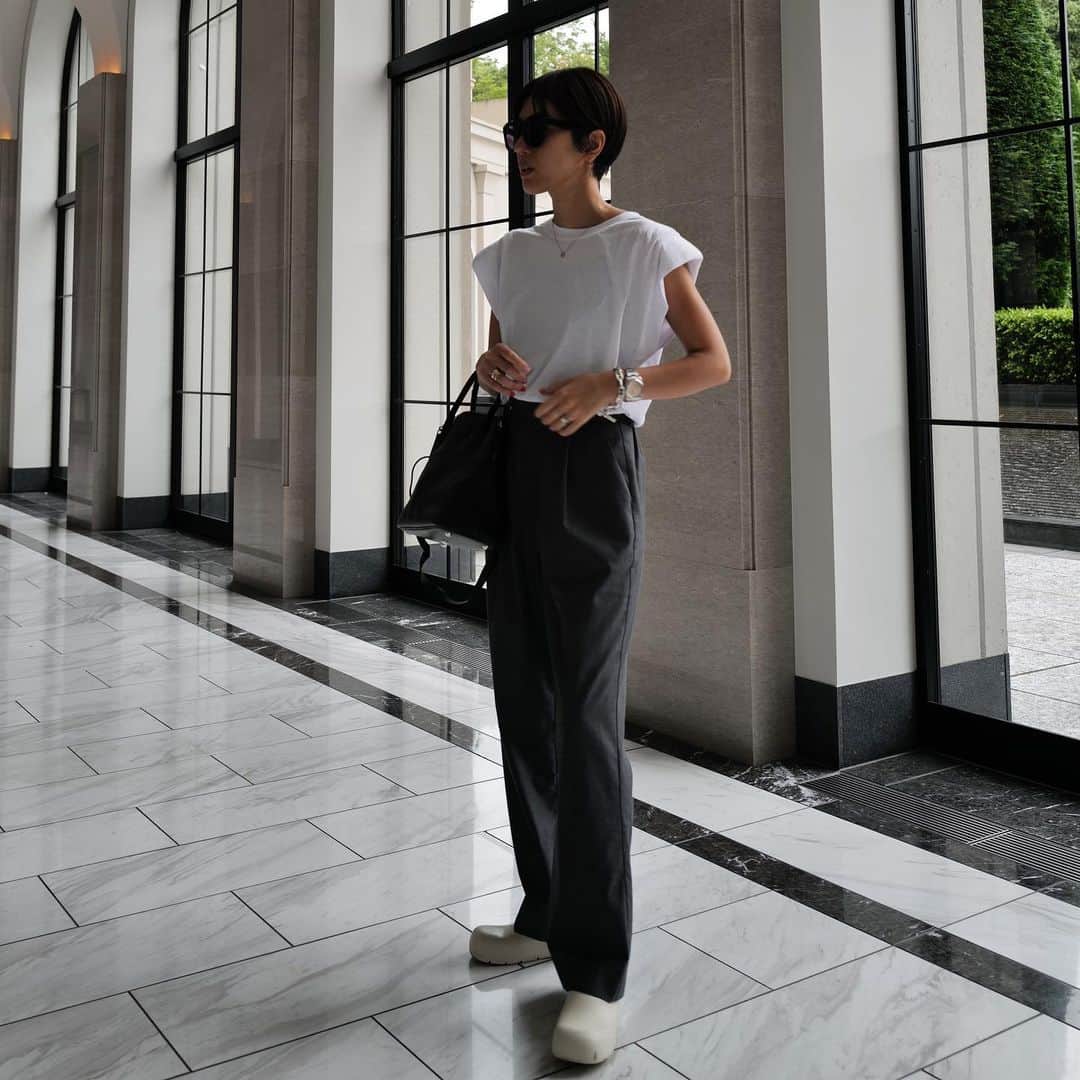 正中雅子さんのインスタグラム写真 - (正中雅子Instagram)「@saaageboutique のパット入のカットタンクが シンプルだけどトレンドライクにしてくれて お気に入り☺︎♡  繊細なカット素材で女性らしさもキープできる👌  制服のように穿いてるチンツPTと合わしてた週末🌿  #MACHATT #masaco服」7月5日 9時50分 - masacoshonaka