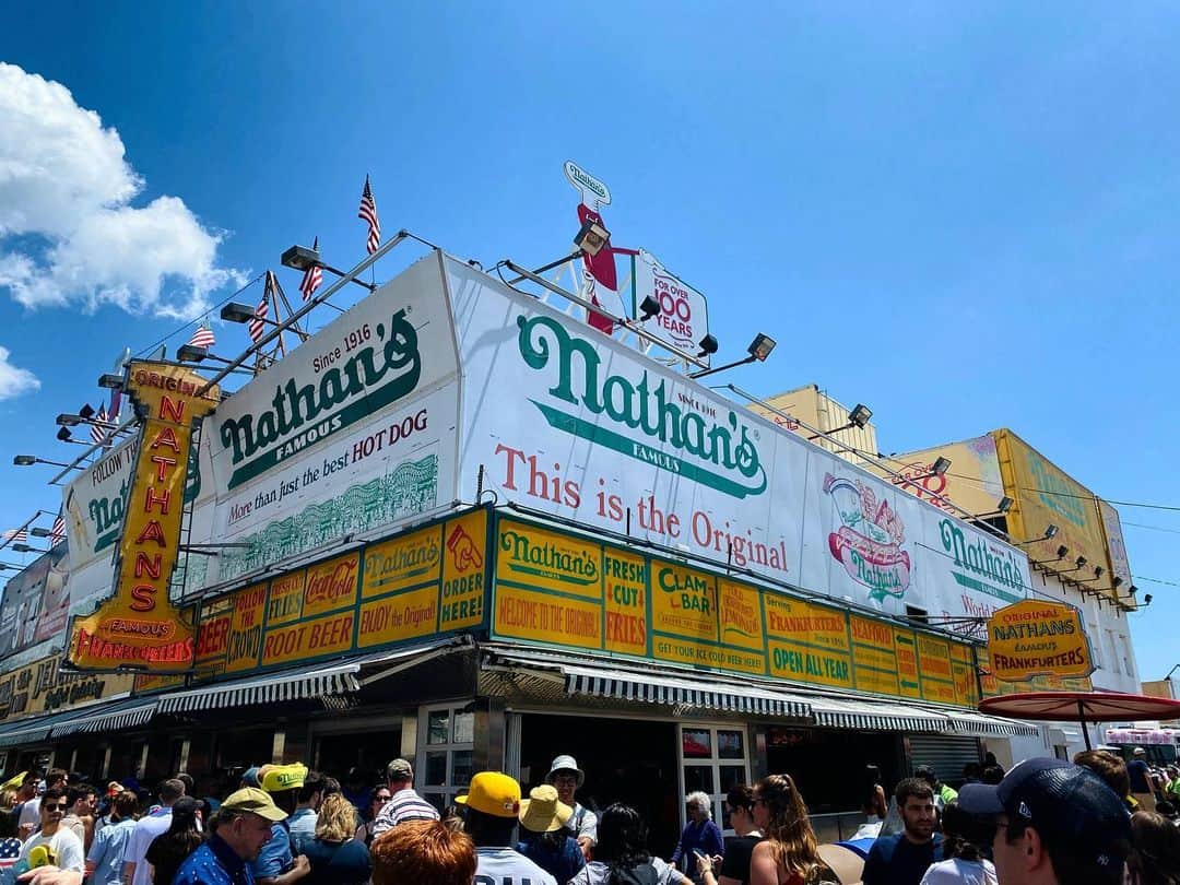 綾部祐二さんのインスタグラム写真 - (綾部祐二Instagram)「Happy 4th of July.   🌭Nathan’s Hot Dog Eating Contest 2021」7月5日 10時44分 - yujiayabe