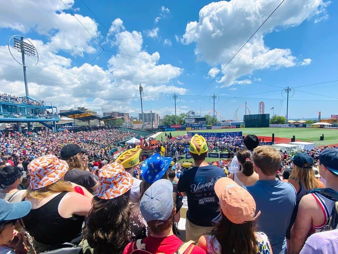 綾部祐二さんのインスタグラム写真 - (綾部祐二Instagram)「Happy 4th of July.   🌭Nathan’s Hot Dog Eating Contest 2021」7月5日 10時44分 - yujiayabe