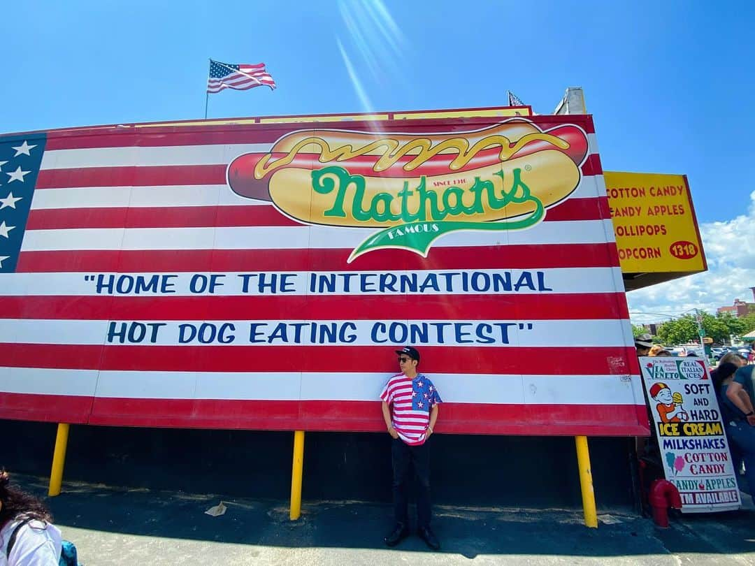 綾部祐二さんのインスタグラム写真 - (綾部祐二Instagram)「Happy 4th of July.   🌭Nathan’s Hot Dog Eating Contest 2021」7月5日 10時44分 - yujiayabe