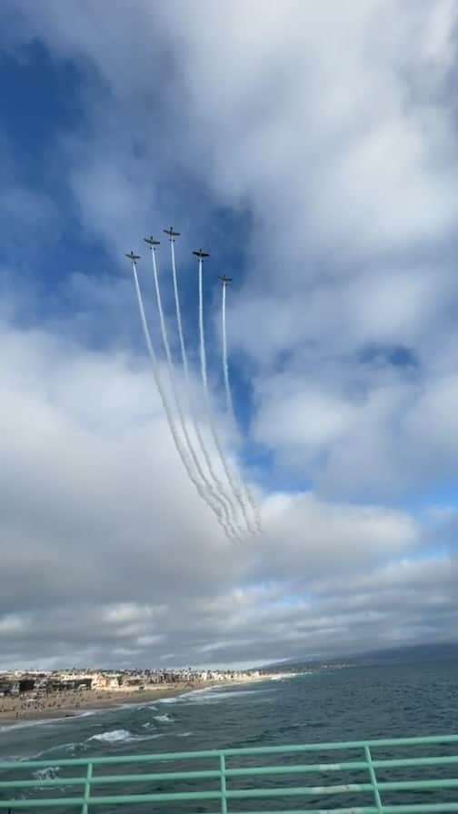 Pete Halvorsenのインスタグラム：「Surprise Flyover during my IG Live.」