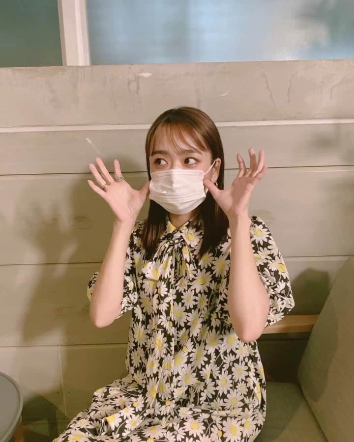 近藤千尋のインスタグラム：「おはようございます🌈 朝から気持ち悪い動きで 失礼します。笑🤫 よく質問で マスクの鼻のところから 何がでてるの？！と 言われるフィルターは クレベアンドマスクのやつ🥰🙏 イメージモデルをさせて頂いています😍 (3枚目参照wでもちょっとフィルターがずれている。)  今週もがんばりましょう🤲☺️  仙台放送『東京バズストーリー』  ウェア @katespadejapan  ピアス @do_la.official  リング @___ukiyosioka」