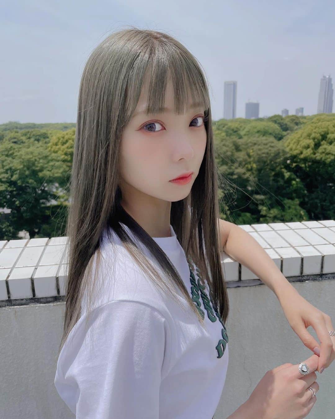 mimのインスタグラム：「いつもお世話になってる渋井さんに 染めてもらったよ 今回も素敵なカラー👌 キティオリーブっていうカラー🫒」
