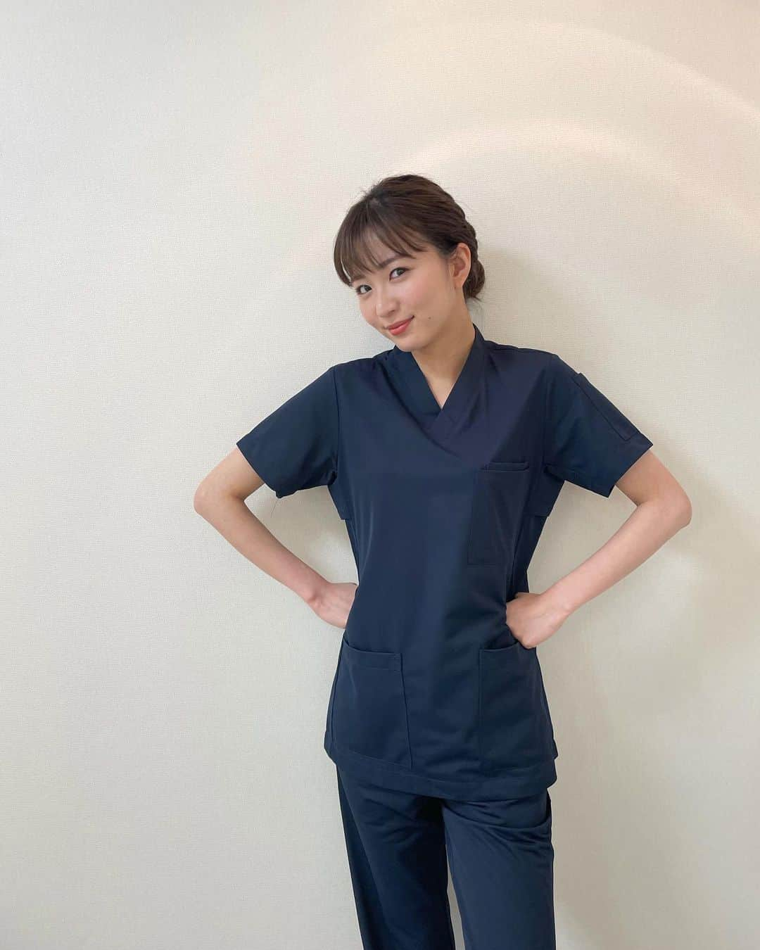 岡崎紗絵さんのインスタグラム写真 - (岡崎紗絵Instagram)「本日21時からナイトドクター第3話👩‍⚕️🩺  オペの時はいつものスクラブとは違うのです。🌙 新鮮。  皆さんぜひ見てください🏥  前回投稿と同じポーズで面白い。笑  #ナイトドクター #第3話 #この衣装 #2話で着てました笑」7月5日 14時35分 - sae_okazaki