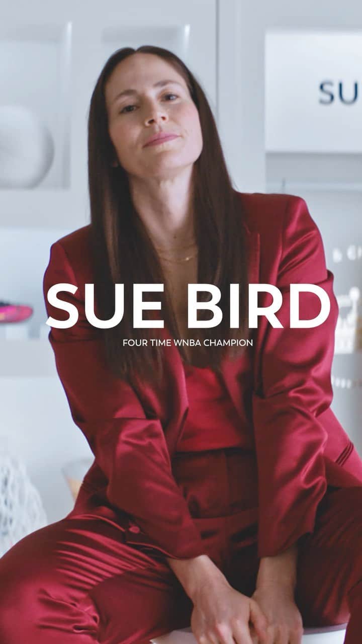 Moët & Chandon Officialのインスタグラム：「SUE BIRD WNBA point guard @sbird10 is the embodiment of Greatness Under Pressure. With a career spanning a remarkable twenty years, she is one of the most decorated and iconic players in the game. #MoetChandon #MoetxNBA #NBAplayoffs . This material is not intended to be viewed by persons under the legal alcohol drinking age or in countries with restrictions on advertising on alcoholic beverages. ENJOY MOËT RESPONSIBLY.」