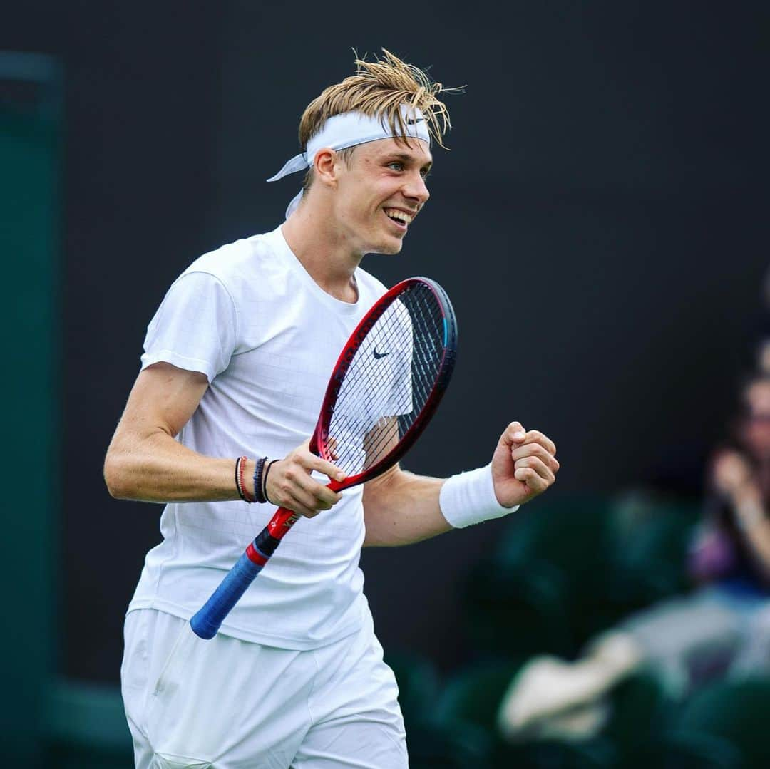 デニス・シャポバロフさんのインスタグラム写真 - (デニス・シャポバロフInstagram)「So much fun out there today 💪🏼 See you Wednesday🐺 📸: @wimbledon」7月6日 1時07分 - denis.shapovalov