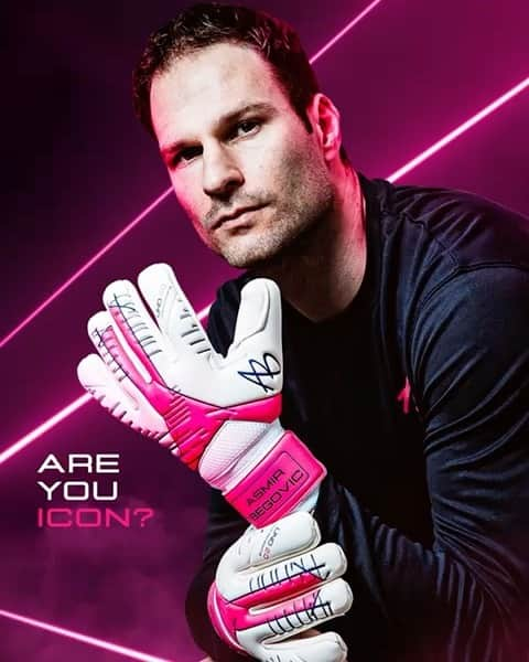 アスミル・ベゴヴィッチのインスタグラム：「Are you Icon? Our all new @ab1gk 2.0 UNO range is available now 🆎🧤💥🔥 #poweredbygoalkeepers」