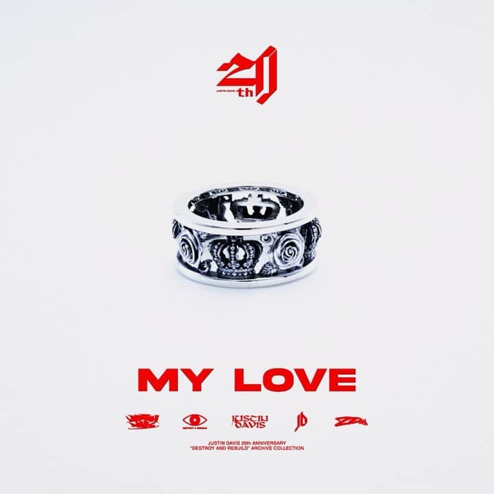 のインスタグラム：「⠀ JUSTIN DAVIS 20th Anniversary VOL.1  SRJ210 "MY LOVE" 細部にまでこだわりを持つ美しいフォルムは長い年月を経ても更に愛され続けるベストセラーリング  2001年にスタートしたジャスティン デイビスは今年20周年を迎えました。 設立から20年、常にもの作りへの責任と喜びを持ちながらジャスティン デイビスは自由な精神のもと、 約1800型のコレクションを発表してきました。 この20周年を記念し、過去20年にわたるアイテムの数々を、 2020年代的グラフィックを用いて再解釈したアーカイブ映像 『DESTROY AND REBUILD』を制作。  次の20年も楽しむことチャレンジする精神を大切に、 新しい輝きを届けられますよう心を込め創造、発信してまいります。  今後も2021年アニバーサリーイヤーを彩る数々のコレクションをお楽しみください。  KV: Director / Graphic Designer / Editor : Takahito Matsuno (maxilla) @mtsssn Producer : Seiya Suzuki (maxilla) @seiya02_23 Production Manager : Luna Goto (maxilla) @lunagoto  #JUSTINDAVIS20thAnniversary #20th  #justindavis」