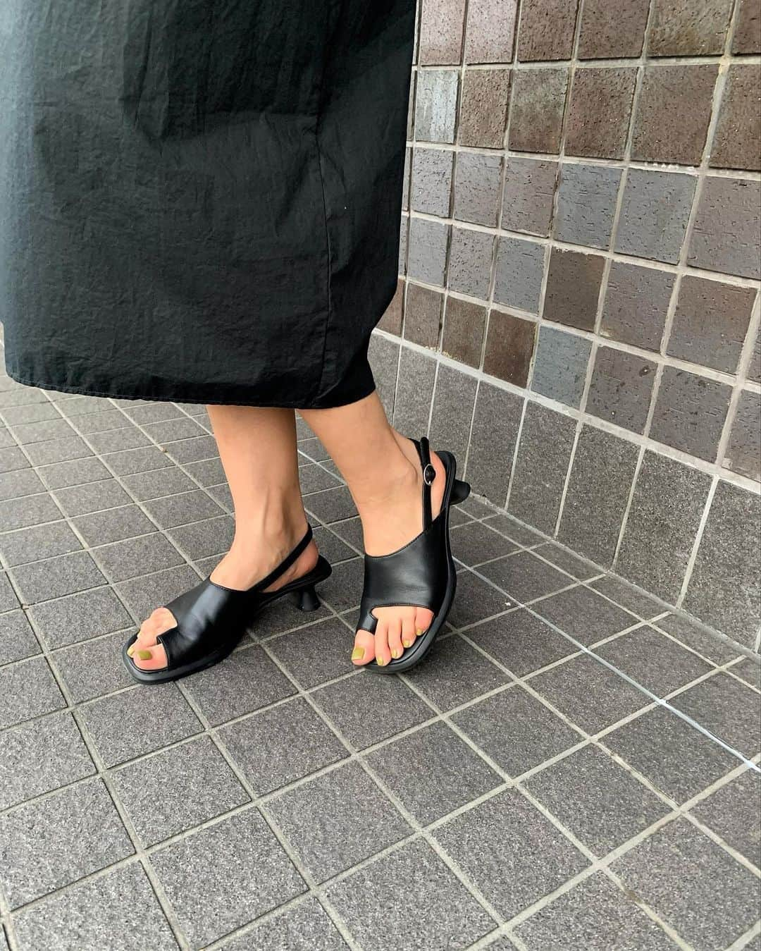 入夏さんのインスタグラム写真 - (入夏Instagram)「My new @camper_japan 👡  歩きやすいし合わせやすい。 足元迷ったらこれ履いてる🖤  この日は久しぶりの外食でちょっとお姉さんっぽくしてみた！　私的コンサバスタイル💃  #irukastyle #camper」7月5日 17時43分 - iruka__offi