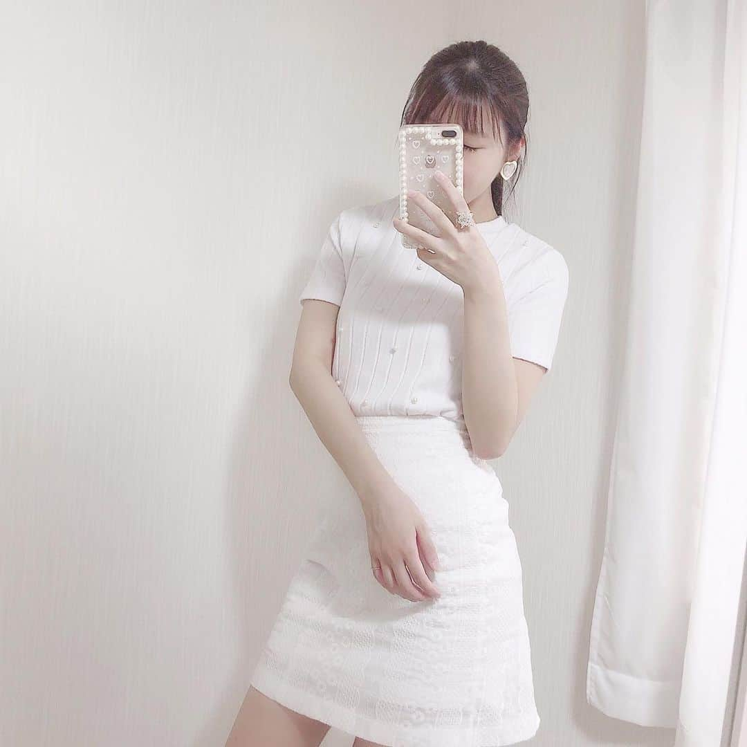 月森世菜さんのインスタグラム写真 - (月森世菜Instagram)「white dress🤍🥛🫖🍨🕊  ZARAのパールTシャツが お気に入りで もう2,3年着ています💭  新しい洋服も買うけど お気に入りは 何年も着回しちゃうタイプ♡  DM🙅‍♀️質問は最新の投稿の コメントにお願いします🤍  ┈┈┈┈┈┈┈┈┈┈┈┈┈┈┈┈┈┈┈ せいなです♡ 白系統の女子力アップのことに ついて投稿しているので フォローして頂けると嬉しいです🥛  @seina.tsukimori   白系統のお写真に タグ付けして下さると見に行きます♡  ファンネーム・マーク → せいらー・🤍🕊  ┈┈┈┈┈┈┈┈┈┈┈┈┈┈┈┈┈┈┈  #zara #zarawomen #zaragirl #ザラ #ザラジョ #ザラコーデ #niceclaup #ナイスクラップ #whitelove #white #whitedress #ホワイトコーデ #オールホワイト #白系統 #wego #ウィゴー #プチプラコーデ #tシャツコーデ #tシャツ #夏コーデ #白t #パールホワイト #ootd #淡色女子 #淡色コーデ #オシャレさんと繋がりたい #フレンチガーリー #ヴィンテージファッション #古着女子 #frenchgirly」7月5日 18時13分 - seina.tsukimori