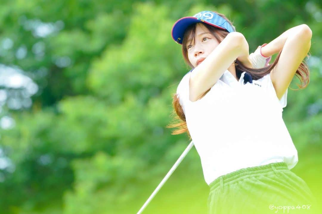 古田ちさこさんのインスタグラム写真 - (古田ちさこInstagram)「⛳️💚 8コマのドライバー表情ショット🏌️‍♀️  スワイプでコマ送りしてみてね◁◁  おそらく…良いショットだったはず😉  📸… @yoppa408  よっぱ殿、ありがとうー❕  📍#サミットゴルフクラブ   #ゴルフ#ゴルフ場#ゴルフラウンド#ゴルフウェア#ゴルフコーデ#ゴルフ女子#ゴルフ女子コーデ#カープ女子 #ping#pinggolf#pinggolfjapan#ピン#ピンゴルフ#ピンゴルフジャパン#golfgirl#ゴルフスタグラム#茨城ゴルフ #ahkah#アーカー#フープピアス#ゴルフ女子⛳️」7月5日 18時35分 - chisakofuruta