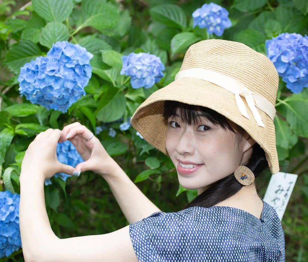 小田飛鳥さんのインスタグラム写真 - (小田飛鳥Instagram)「また来年ね、💠 #紫陽花 #hydrangea #梅雨 #紫陽花の花言葉 #portrait #rain #rainyday」7月5日 18時53分 - asuka_oda_0320