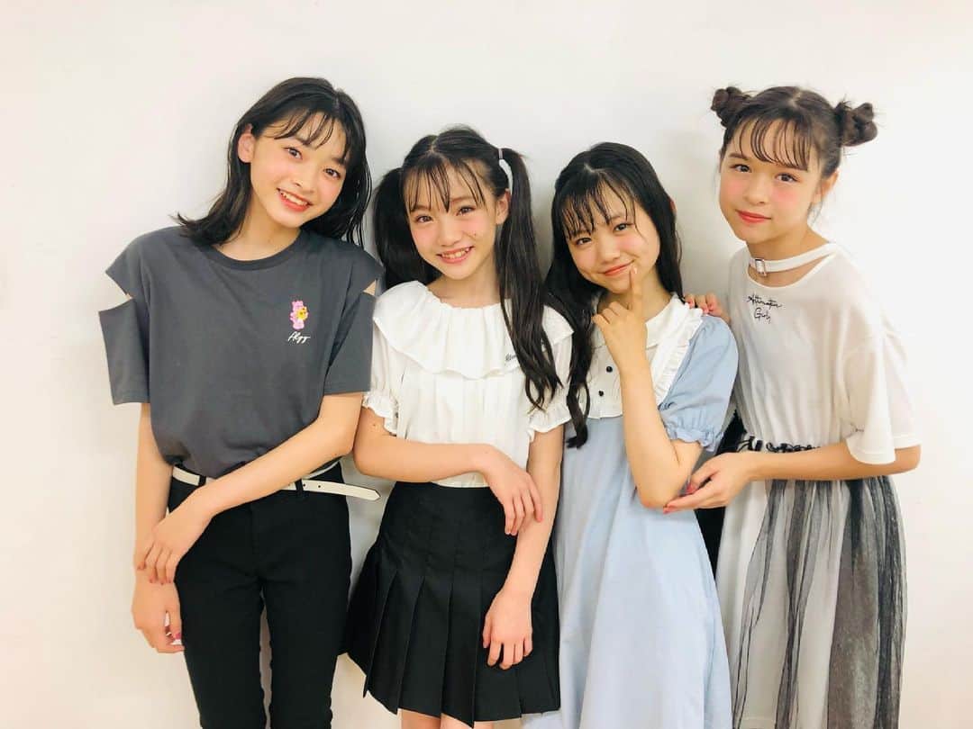 ニコ☆プチのインスタグラム：「🖤🤍  とある日の私服🙋🏻‍♀️🙋🏻‍♀️🙋🏻‍♀️🙋🏻‍♀️  落ち着いたカラーがキブン😶‍🌫️🤍⁇  #小松崎ふたば #滝口芽里衣  #星名ハルハ #星乃あんな #Twitterに別カットが🤪」