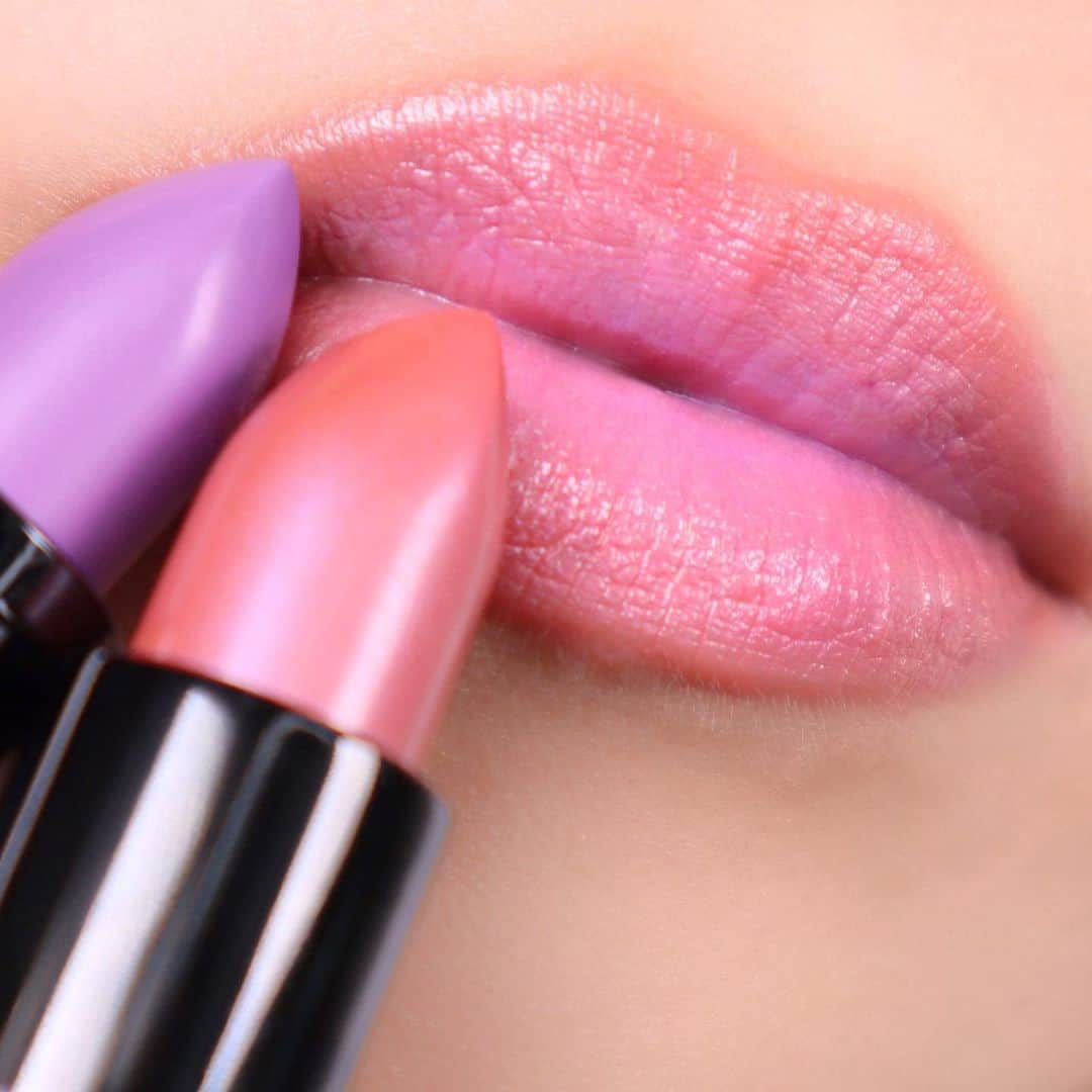 M∙A∙C Cosmetics Japanのインスタグラム：「#MACボタニックパニック でつくる花びらリップ🌹ライラックとピンクヌードカラーのグラデーションで、唇に可憐な花を咲かせて✨ ㅤ 【使用製品】 ・リップスティック／スキュー ・リップスティック／フォーゲット-ミー-ノーティ  　 #MACBOTANICPANIC  Shot by M·A·C EVENT ARTIST Hatsuo Arisaka @hatsuo_mua」