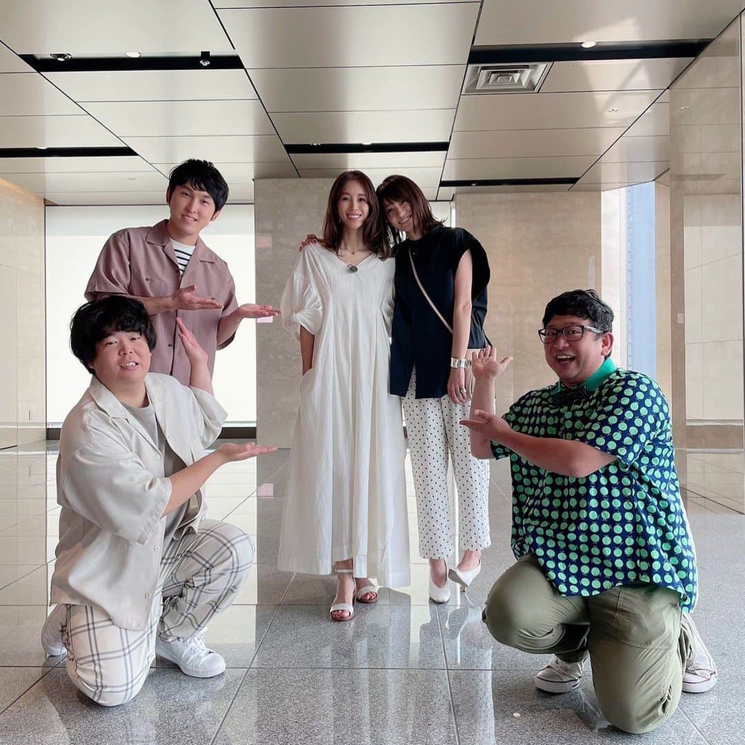 大桑マイミのインスタグラム：「明日７月6日　TBS「ラヴィット！」　@tbs_loveit  朝8:00-9:55 ❤️に出演致します。 シマムラさんにて　素敵なコーディネートを組みました。💡。　@isekikaori_kimawashi ん　とチャンカワイさん🤲　& 宮下草薙さんとご一緒させていただき、ドキドキっ💓も楽しい時間でした。🤲 皆様、是非ご覧ください。  衣装に着た、白い素敵なワンピースは 　@emmi.jp  です。 背中の空き具合いといい　ふわっとしたワンピース 可愛かったです！」