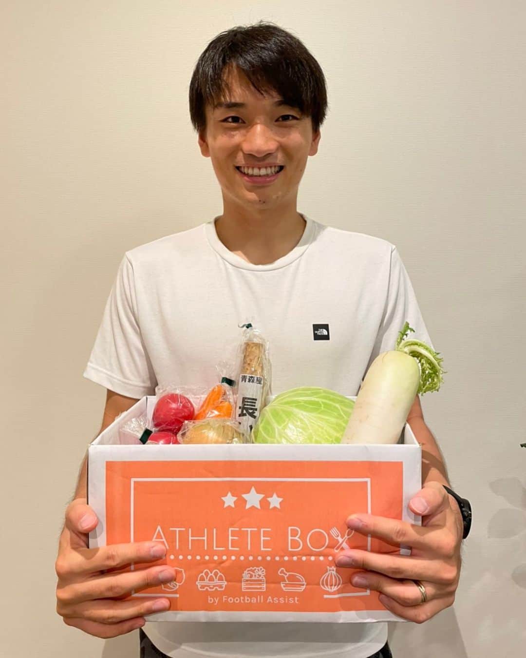 中谷進之介のインスタグラム：「【ATHLETEBOX】  @athletebox_  支援アスリートの中谷進之介です。 このコロナ禍で、苦しい思いをしている農家さんがたくさんいます。 僕たちアスリートはもちろん、みなさんの健康においても野菜はとても大切です。 みんなで野菜を生活に取り入れて、農家さんや野菜を守りましょう。  #SAVEFARMERS #ATHLETEBOX #アスリートボックス」