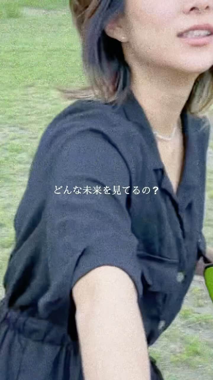 Yup’inのインスタグラム：「この人とこの先、何かありそう。 どうなるかまだわからないけど、 なんだかきっとうまくいく気がする。  そんなことを繰り返し、僕らは堕ちていく。 "恋の予感"を描きました。  Portraitリリックビデオ、公開。 プロフィールのリンクからみてください。  #Portrait」