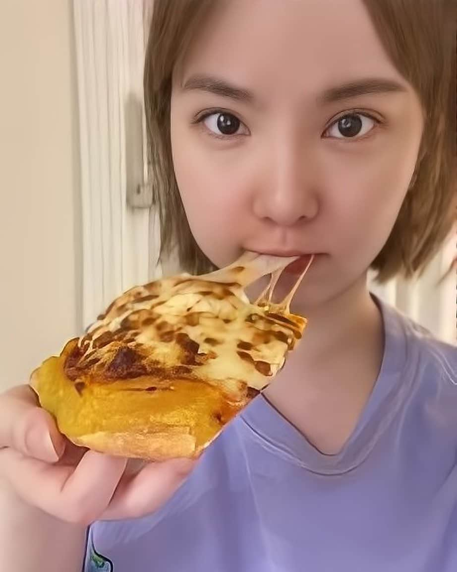 ウナさんのインスタグラム写真 - (ウナInstagram)「guys, our SNS professor is back🥺🥺🤍💜 –Nana」7月5日 20時14分 - jung.eunha