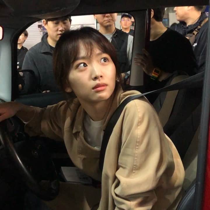 チン・ギジュのインスタグラム：「경미🚗2 #신기한눈동자워크 #미드나이트」