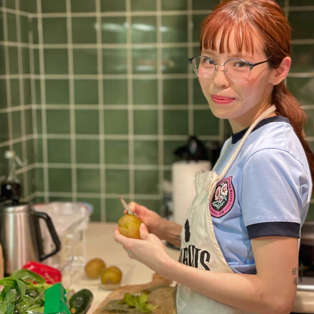 瀬戸あゆみさんのインスタグラム写真 - (瀬戸あゆみInstagram)「@asbs.jp のお料理連載にて、わたしの夏によく作るものたちシリーズのレシピ、載ってます。  ぜひ参考にしてくださいっ！🍳🔪🍽  #ayumi_kitchen」7月5日 20時28分 - setoayumi