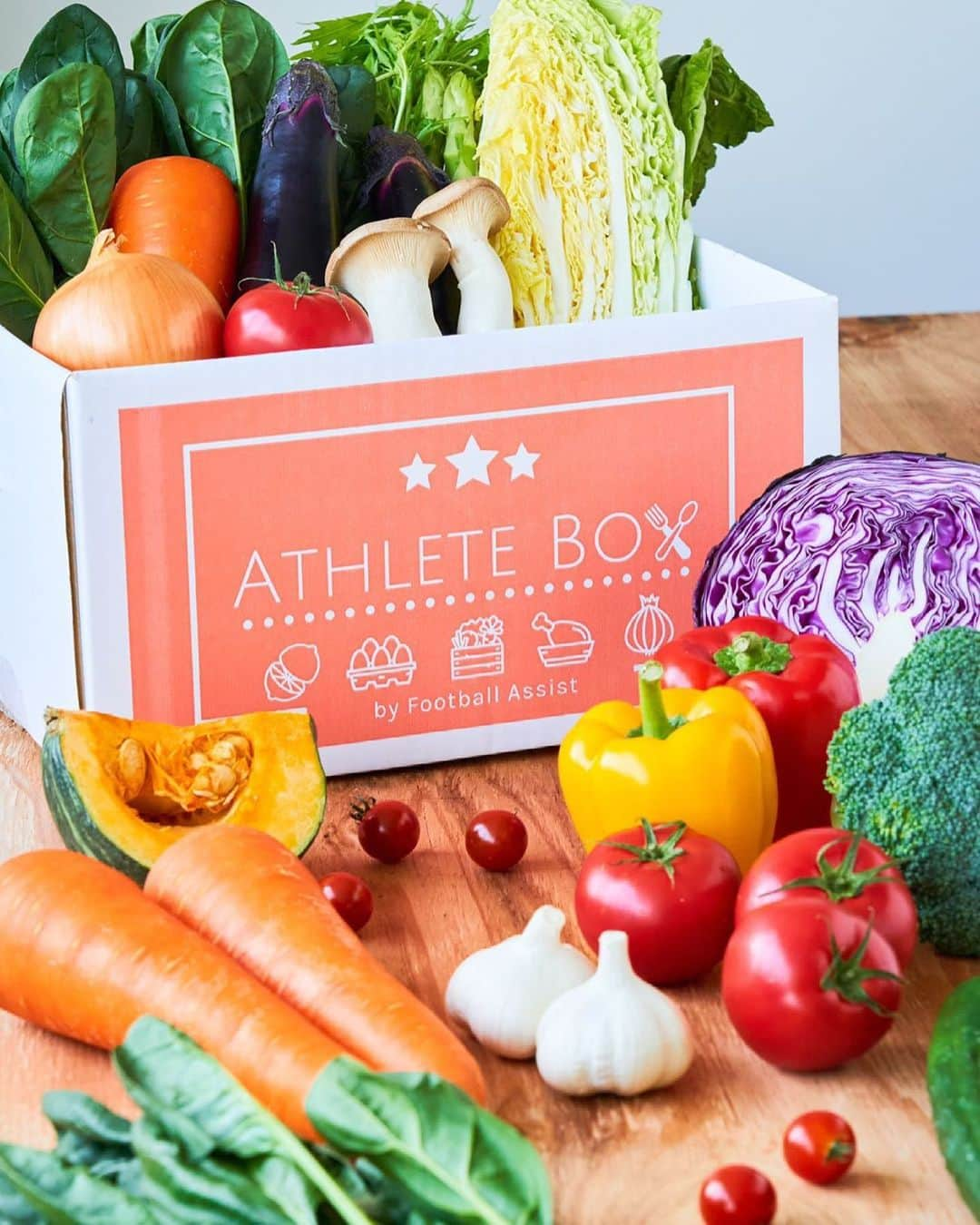 酒井宏樹さんのインスタグラム写真 - (酒井宏樹Instagram)「ATHLETEBOX販売開始のお知らせ🥕 https://athletebox.theshop.jp/ ↑ショップURLはプロフィール欄から🔗 . #savefarmers . コロナ禍で多くの農家がダメージを受けています。 みんなで生活に野菜を取り入れることによって、農家を救いたい。 そこで生まれたのがATHLETEBOXです。 . アスリートのコンディション管理はもちろん、みなさんの健康なカラダづくりの土台となるお野菜を定期的にご自宅までお届けします。 毎回ちがった旬のお野菜をお届けするので楽しみにしていてください🥦  #ATHLETEBOX #アスリートボックス . #野菜 #野菜の定期便#宅配サービス #定期便 #サブスク #野菜たっぷり #野菜炒め#野菜レシピ #アスリート #野菜スープ #野菜料理 #野菜スティック #野菜ジュース #野菜カレー #野菜ソムリエ #野菜ンスタグラム #アスリート飯#アスリートフードマイスター #アスリート弁当 #アスリートご飯 #アスリートフード」7月5日 20時26分 - hiroki.sakai_19