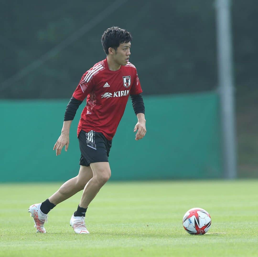 遠藤航のインスタグラム：「. オリンピックに向けて練習始まりました！ Started training for #tokyo2020  . #japan #nationalteam #🇯🇵 #tokyo #olympic #football #training  #東京五輪 #オリンピック #東京」