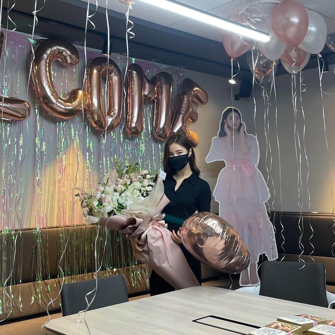 シン・セギョンのインスタグラム：「@edam.official 🎈🎈」