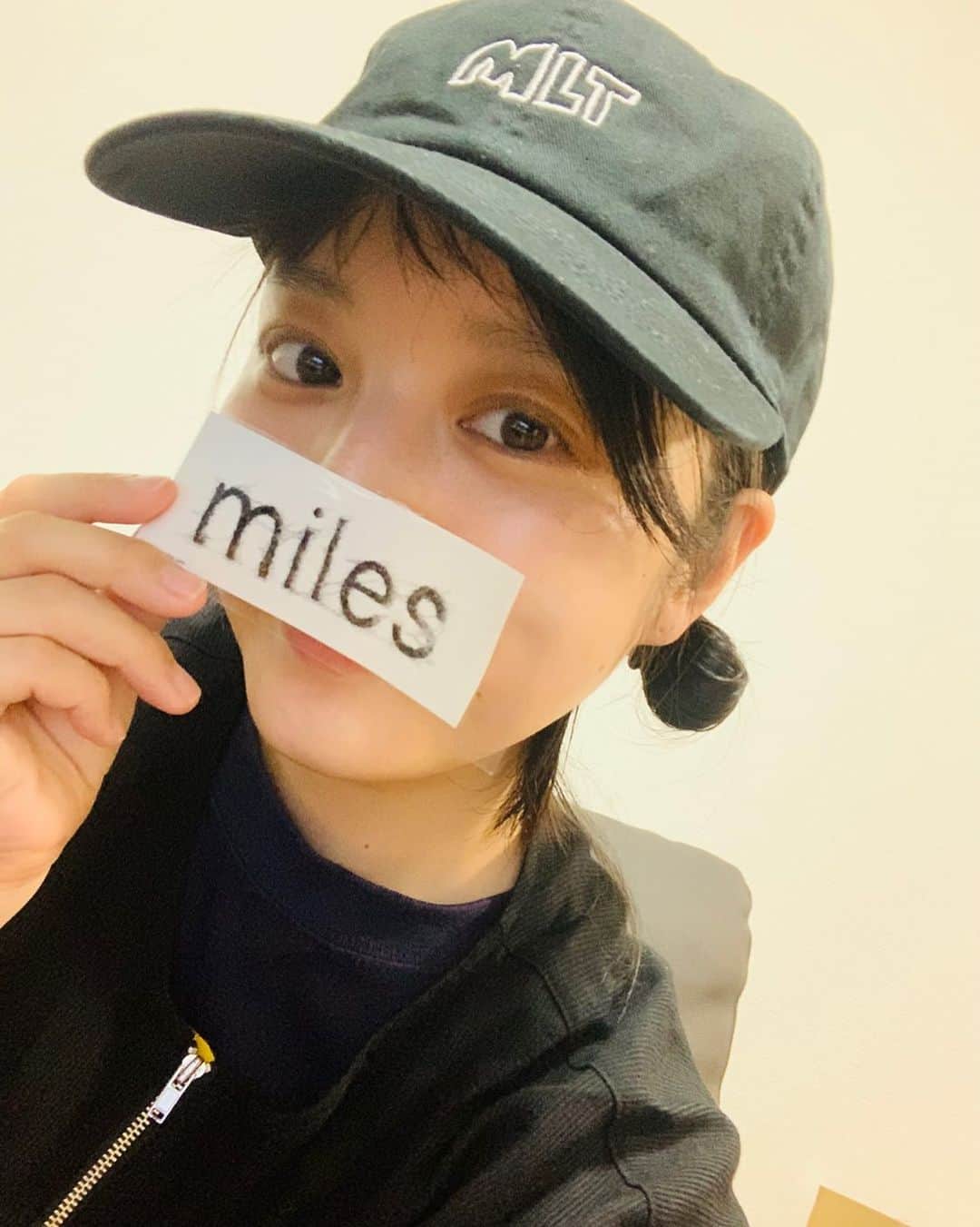 藤林温子のインスタグラム：「😭😭😭😭 ふぁぁぁ😭😭 推し帽子が増えます #miles #milet」