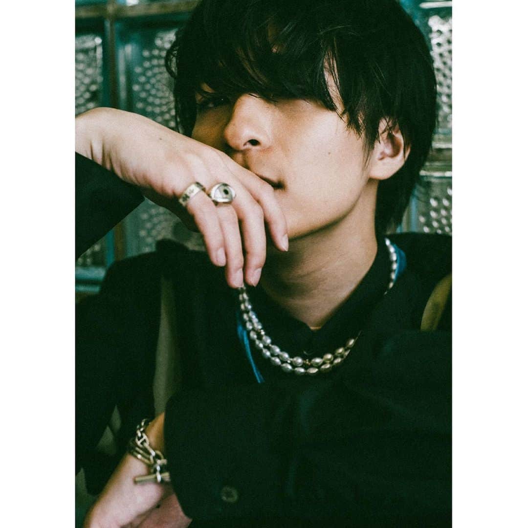 和田颯のインスタグラム：「. photographer/takuya nagamine @takuya_nagamine   hair＆make-up/mariko sasaki  stylist/masayo morikawa @winksuruze   shirt&pants/POST ARCHIVE FACTION T-shirt/SHINYAKOZUKA thanks/ @________gr8 / @matt.tokyo」