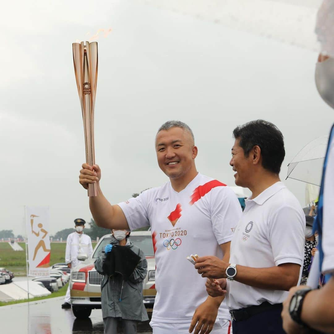 鈴木桂治のインスタグラム：「常総市聖火ランナーを務めさせていただきました。鬼怒川の決壊から５年。まだまだ復興中です。でも、地元の皆さんのパワーをバチバチ感じました。こんな機会はない。 ありがとうございました。 #常総市　#聖火ランナー　#聖火リレー　#みんなの聖火リレー　#olympic #tokyo #2020」