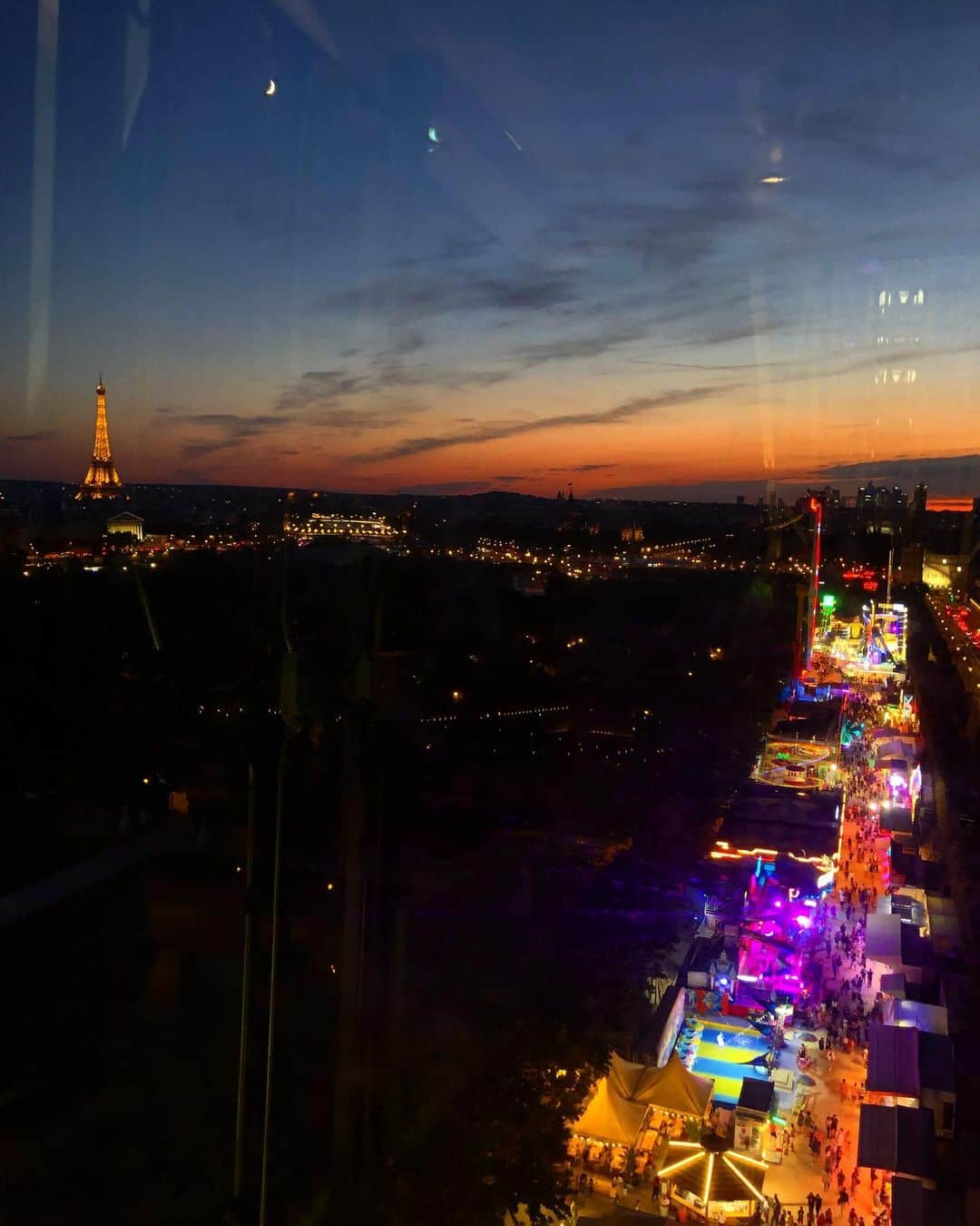 石橋穂乃香のインスタグラム：「🎡 二年前の今日の写真があまりにも美しくい！ エッフェル塔！夕焼け！お月様！遊園地！ てんこ盛り〜〜〜 パリ行きたいいぃぃぃいいい  This is today in 2019.  I miss Paris sooooooooo much💓🥲💓」