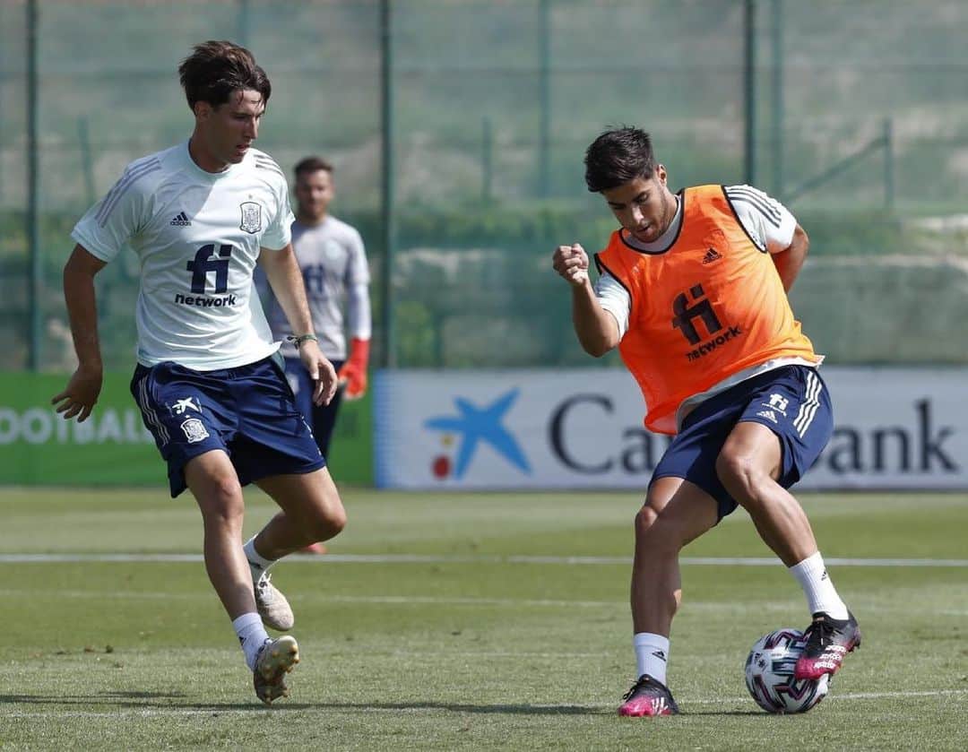マルコ・アセンシオのインスタグラム：「Primeros entrenamientos. Seguimos con la preparación.  First training sessions.  We continue preparing.   #Tokyo2020 💪🏽🇪🇸」