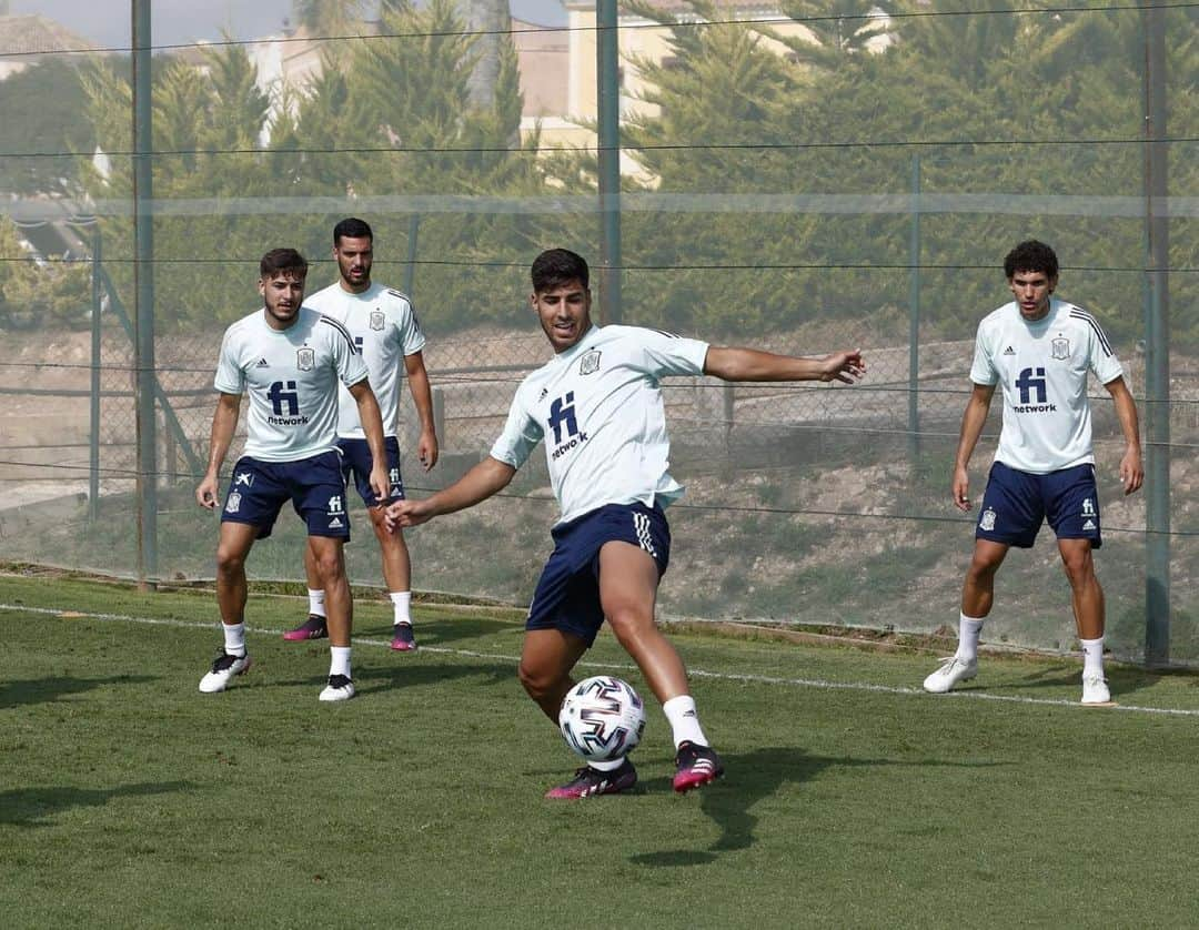 マルコ・アセンシオさんのインスタグラム写真 - (マルコ・アセンシオInstagram)「Primeros entrenamientos. Seguimos con la preparación.  First training sessions.  We continue preparing.   #Tokyo2020 💪🏽🇪🇸」7月6日 2時19分 - marcoasensio10