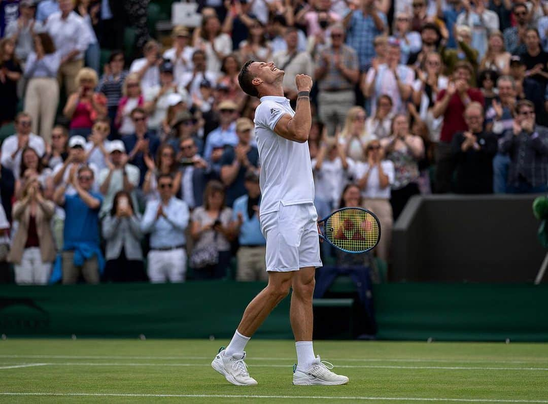 マートン・フチョビッチさんのインスタグラム写真 - (マートン・フチョビッチInstagram)「Quarterfinal @wimbledon feels gooood 🎾🤟🏼」7月6日 2時24分 - fucsovicsmarci