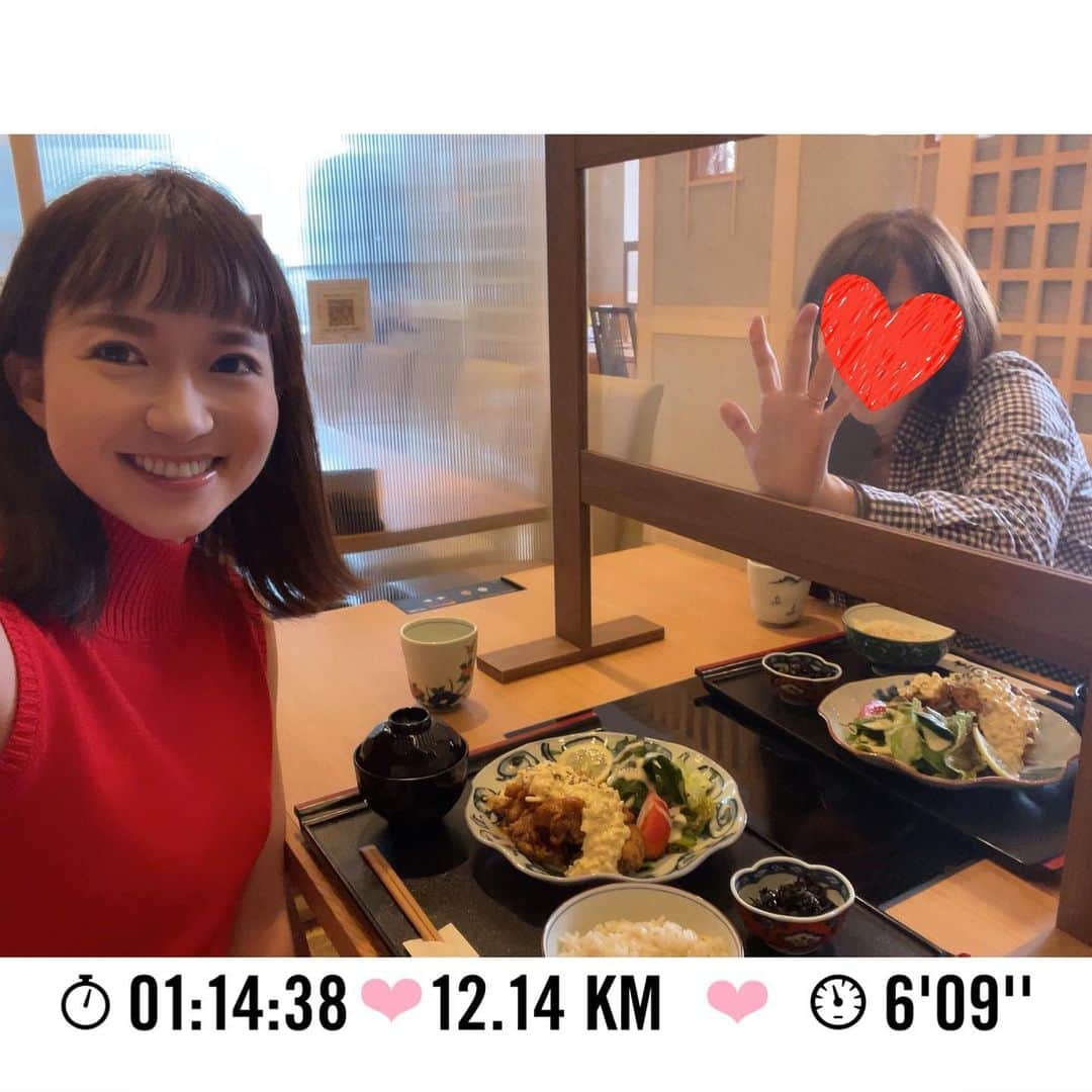 長谷川朋加のインスタグラム：「♡  ✎५⋆*{ 新しい朝が来た } ୨୧-------------------------------- ୨୧  おはようございます☀🌈 雨のないランは久しぶり！  東京タワーを眺めがら 至福のひととき🏃‍♀️  やはりわたしはぱきっとした色が好き♪ 白のパンツと合わせたら 1人紅白歌合戦と言われたけど🤔はて  今日も楽しくハッピーに🏃‍♀️💓💓  ୨୧ -------------------------------- ୨୧ #やりたい事は全部やる #全力前向き前のめり #走るの大好き」