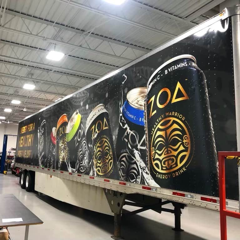 ドウェイン・ジョンソンのインスタグラム：「58 feet of a mother truckin’ dream!  🚛💥😊  Our brand new fleet of beautiful @zoaenergy trucks are ready to roll!!  Give our drivers a big honk and wave when you see our 18 wheels of healthy energy rollin’ down the highway ~ they’ll appreciate the love.   Grateful to share that our brand growth has been amazing YTD - THANK YOU to our #ZoaFamily for making us your #1 healthy choice for an energy drink.   Sip your ZO, now LFG! 🔥👊🏾  ~ dj founder #zoa」