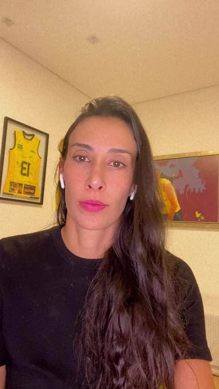 シェイラ・カストロのインスタグラム：「Com participação da @daherthaisa @vanessa_alcici @fabiclaudino! Do nosso canal @podtudomais!!!」