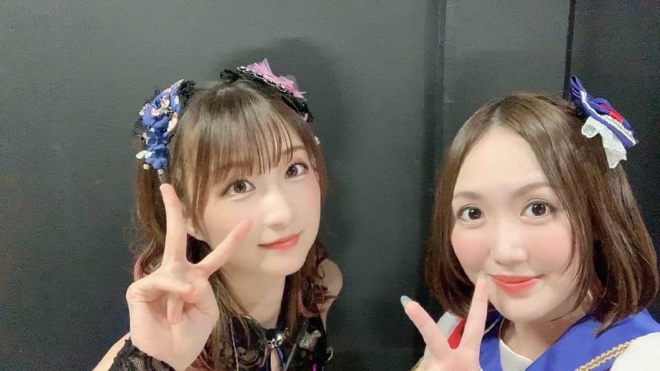 秋奈のインスタグラム：「ガルパンで初めて出会ってから長い年月ずっと一緒に遊んだりお仕事してきたゆりちゃん！会うたびに一緒にナナシスライブ出たいよ〜と話してました🌟  ついにこの日がきた！！とライブ前日ずっとゆりちゃんとLINEしてたくらい嬉しかったです...！  本番前に緊張してる私をずっと励ましてくれたゆりちゃん、初めてのナナシスライブで終演後1番最初に良かったよー！って駆けつけてくれたゆりちゃん、優しさの塊すぎます。 本当に本当にありがとう😭✨  あとゆりちゃんリアルマノンで可愛いすぎました...🤦‍♀️💕 またゆりちゃんと同じステージで歌いたいな(*´∇｀*)  #ナナシス #t7s #ナナスタライブ」