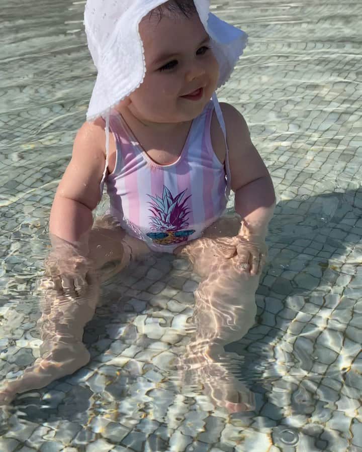 エディン・ジェコのインスタグラム：「9 months of pure joy and happiness 🥰 #Dalia 🌸」
