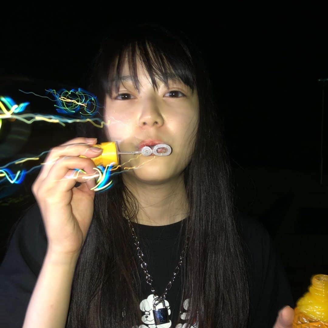 山田瑠々のインスタグラム：「映え映え𓂃◌𓈒𓐍  #夜  #シャボン玉  #えもいんすたぐらむ」